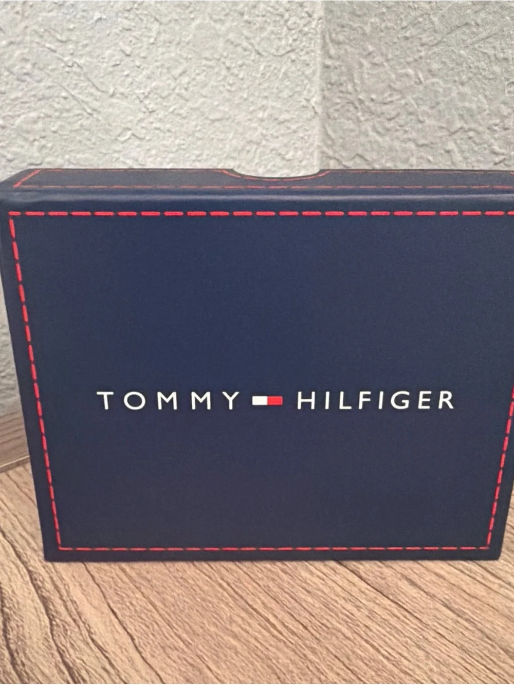 Tommy Hilfiger Brown Leather Bifold Wallet with Red & White Stitching New